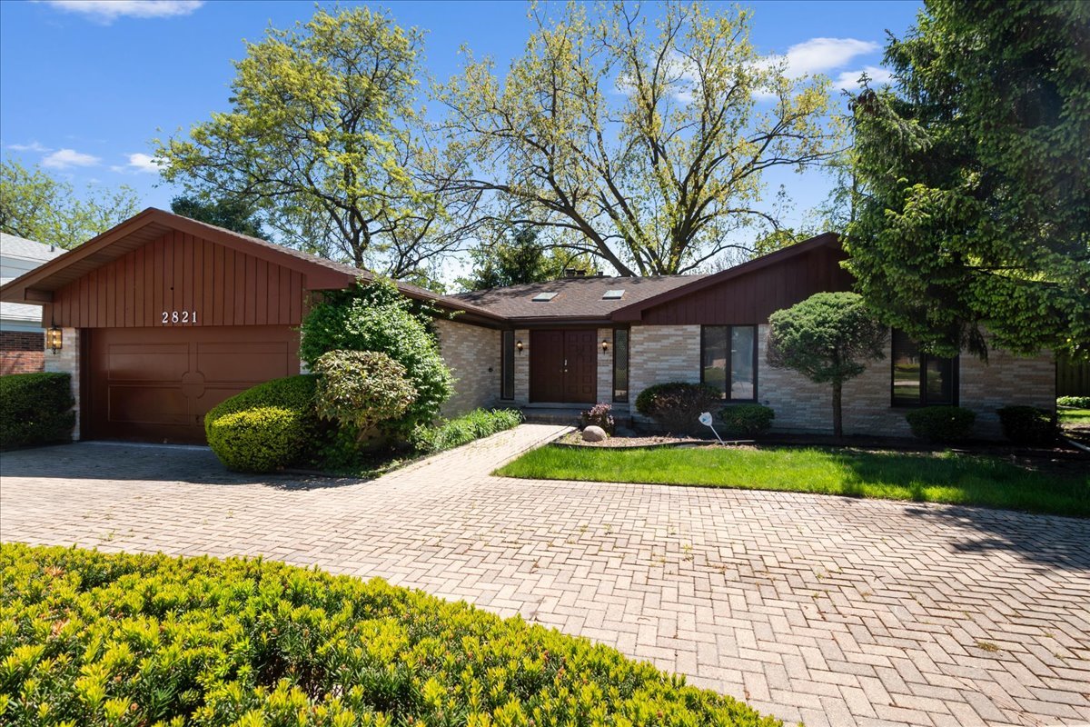 2821 Covert Road Glenview, IL 60025 - Photo 1 of 28
