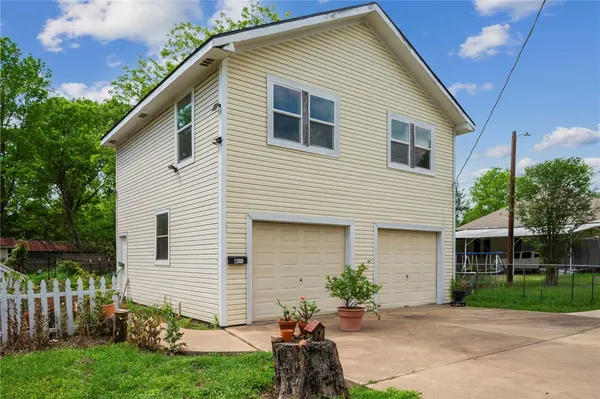 $725 | 400 Robertson Street, Bryan, TX 77803