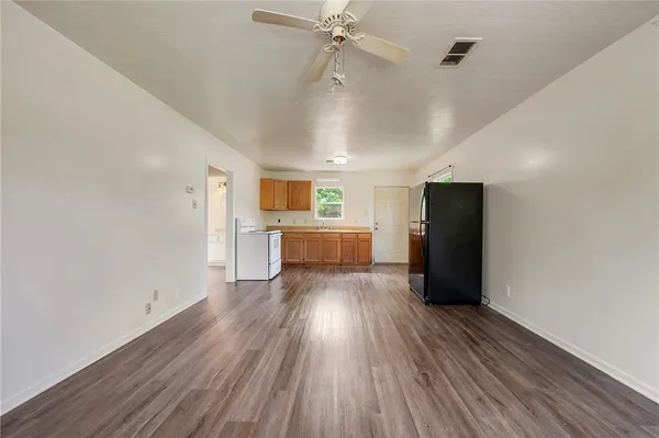 $725 | 400 Robertson Street, Bryan, TX 77803