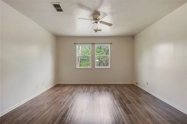 $725 | 400 Robertson Street, Bryan, TX 77803