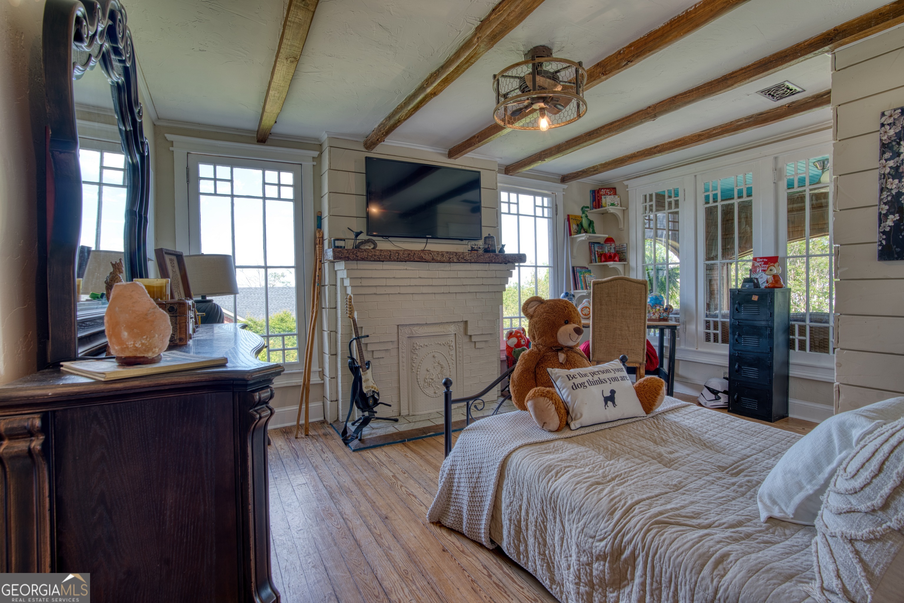 407 East 3rd Street Rome, GA 30161 - Photo 27 of 78 a bed room with a bed and a tv