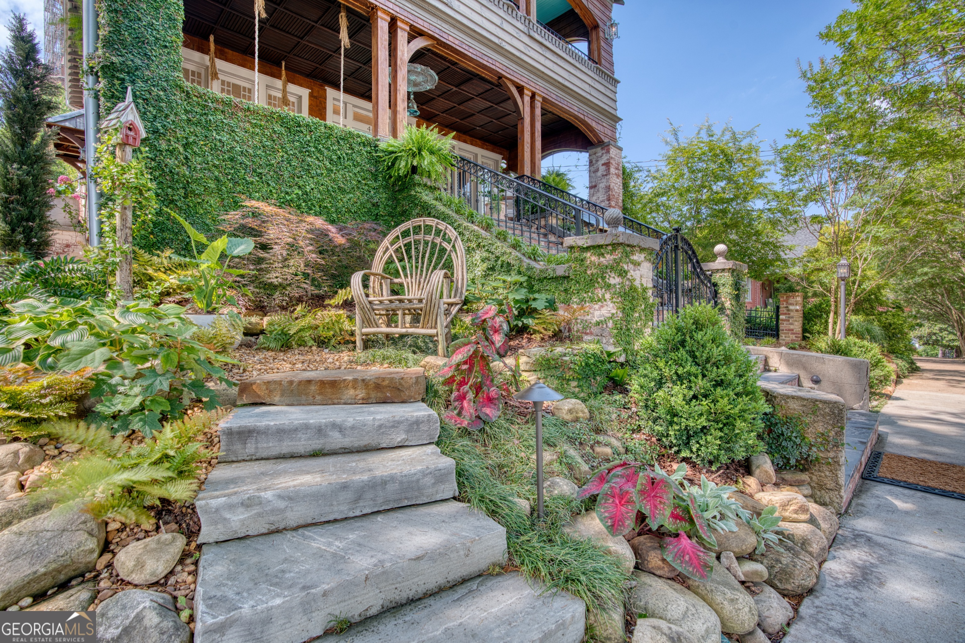 407 East 3rd Street Rome, GA 30161 - Photo 4 of 78 a front view of a house with a yard