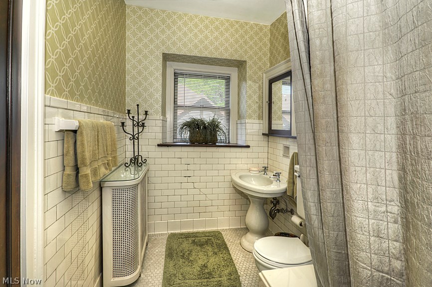 2444 Coventry Road Cleveland, OH 44106 - Photo 28 of 33 Hall bath with updated shower/bath