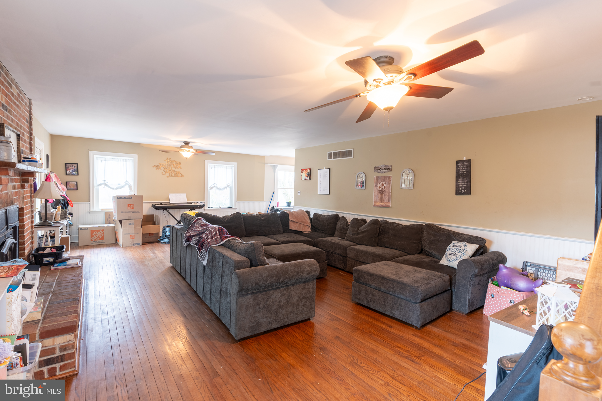 440 Smiths Mill Road Newark, DE 19711 - Photo 13 of 35 a living room with furniture and a chandelier