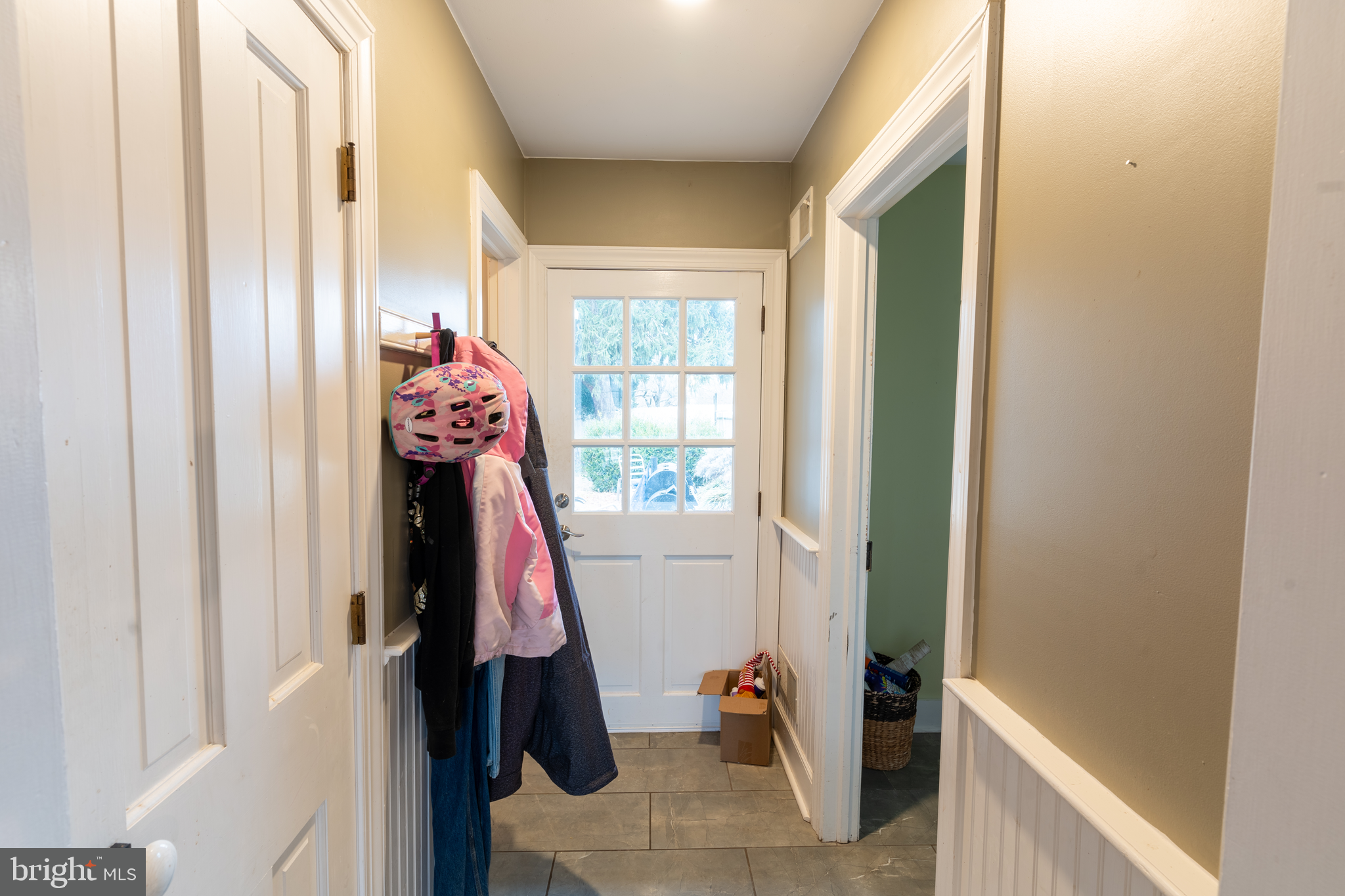 440 Smiths Mill Road Newark, DE 19711 - Photo 19 of 35 a very nice looking room with a large window