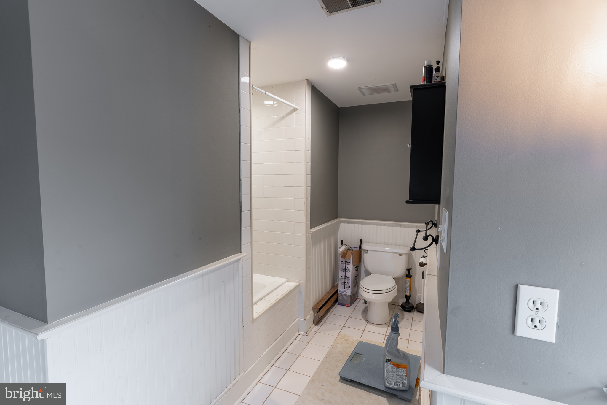 440 Smiths Mill Road Newark, DE 19711 - Photo 24 of 35 a bathroom with a sink and a mirror