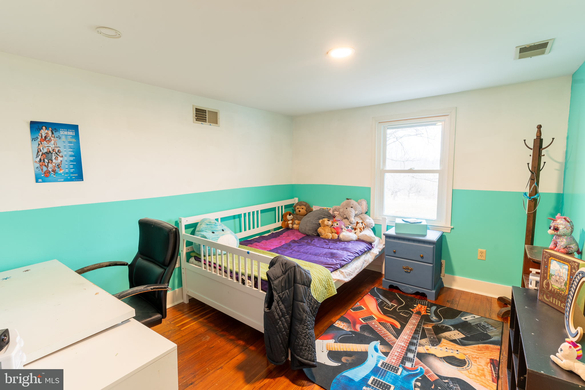 440 Smiths Mill Road Newark, DE 19711 - Photo 30 of 35 a bedroom with a bed and windows