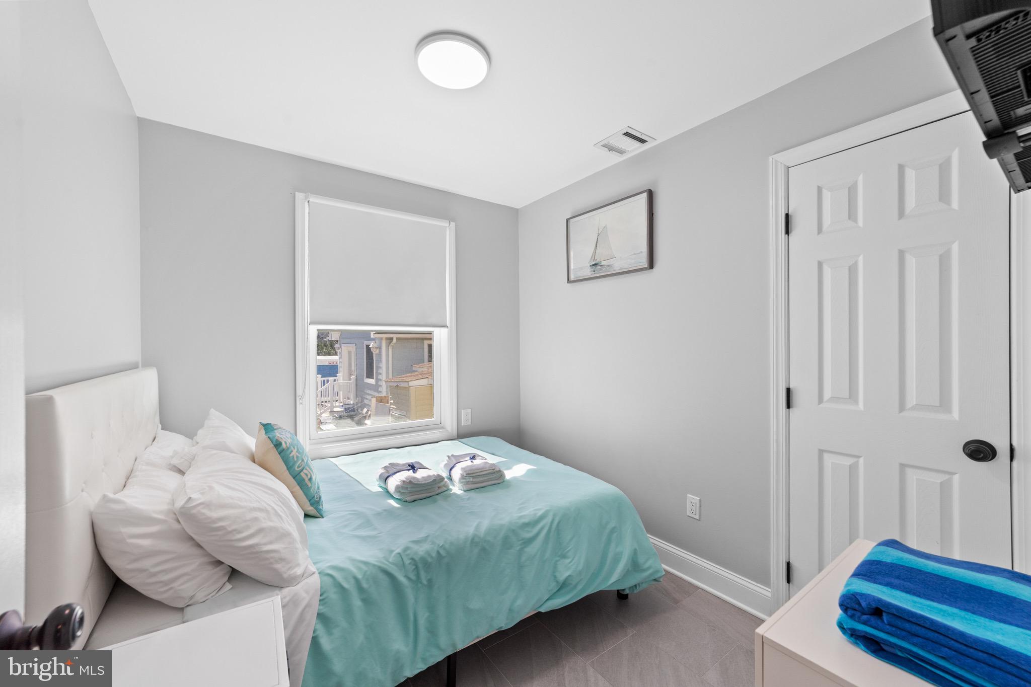 140 North Ocean Avenue Point Pleasant Beach, NJ 08742 - Photo 25 of 49 a bedroom with a bed and a window