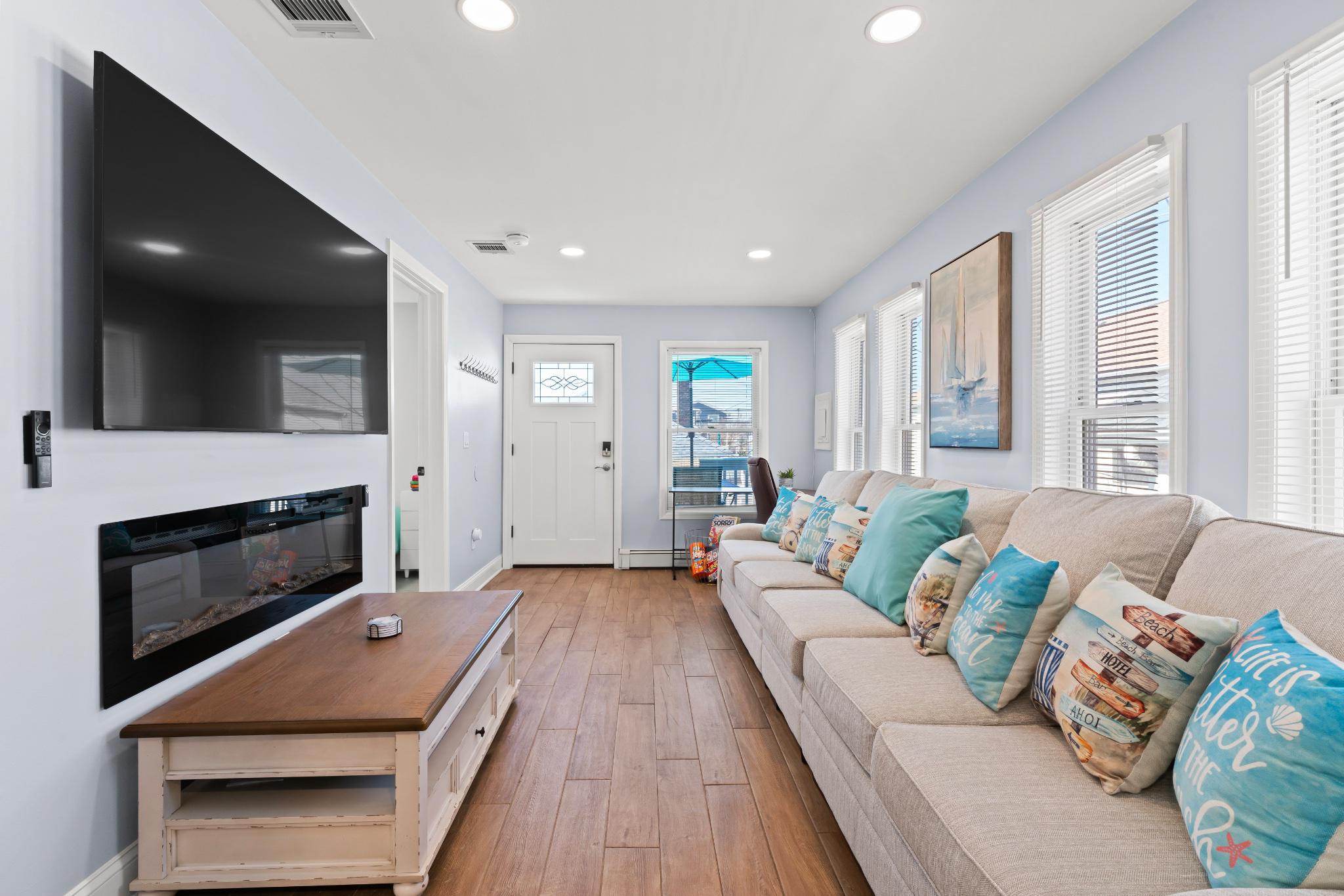 140 North Ocean Avenue Point Pleasant Beach, NJ 08742 - Photo 35 of 70 Unit 2 Livingroom