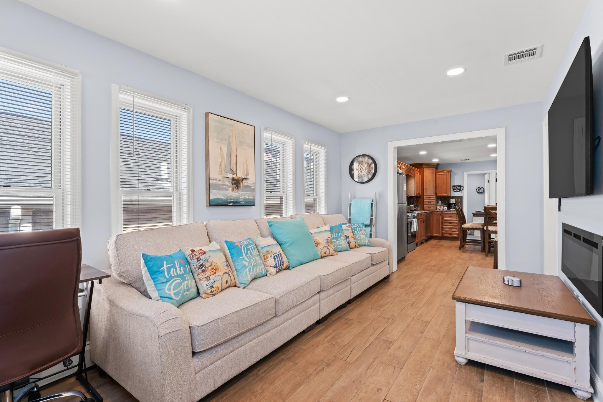 140 North Ocean Avenue Point Pleasant Beach, NJ 08742 - Photo 36 of 70 Unit 2 Livingroom