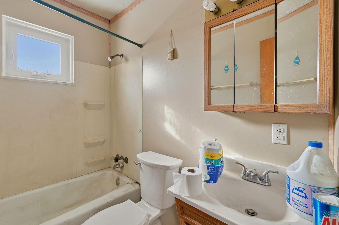 445 Basswood Road Columbus, OH 43207 - Photo 20 of 28 Full Bath
