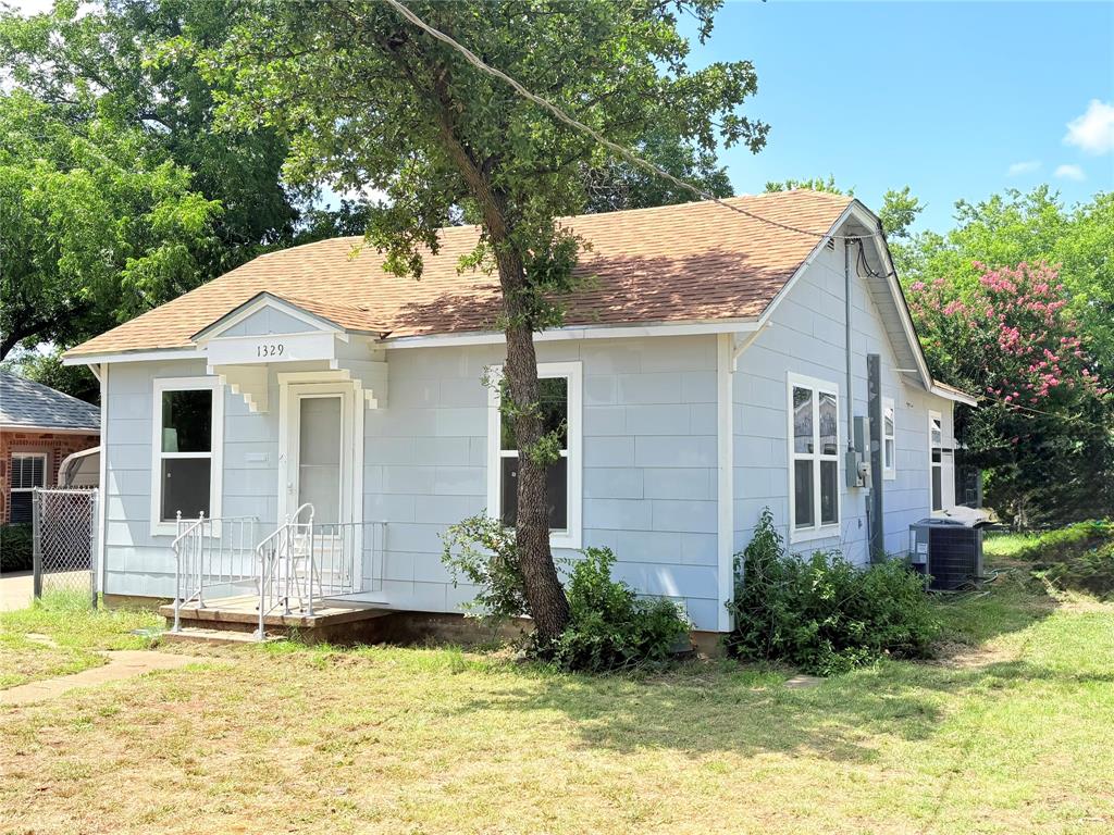 1329 4th Street Graham, TX 76450 - Photo 2 of 12
