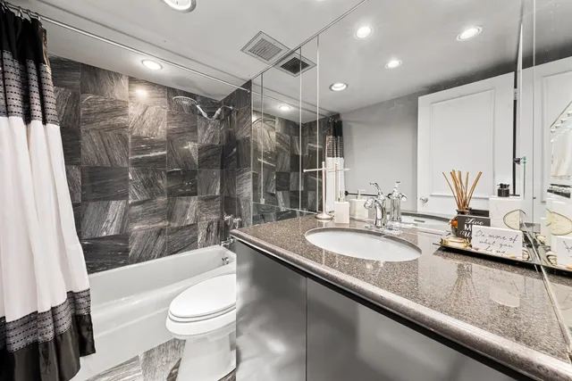 $560,000 | 175 East Delaware Place, Unit 6706, Chicago, IL 60611