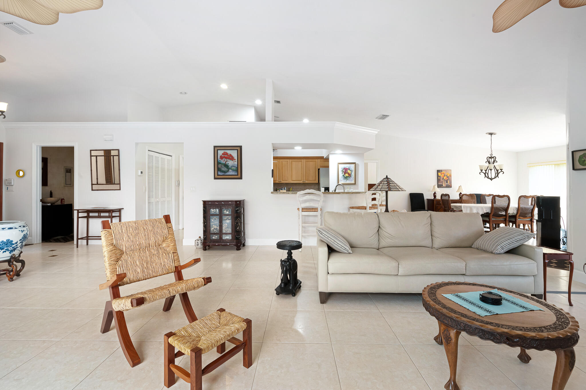 22785 Marbella Circle Boca Raton, FL 33433 - Photo 4 of 24 photo-3