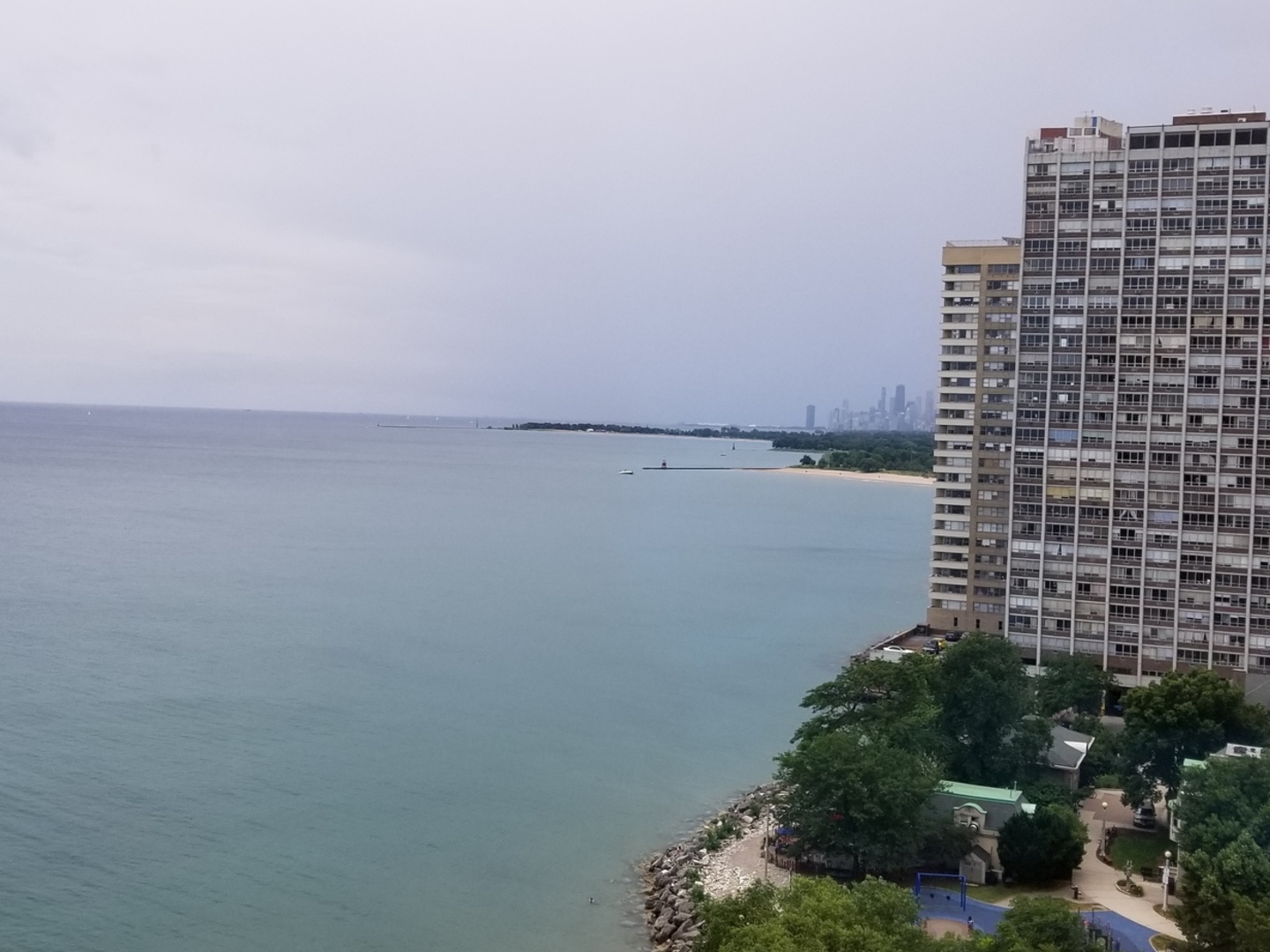 6301 North Sheridan Road, Unit 15G Chicago, IL 60660 - Photo 2 of 31