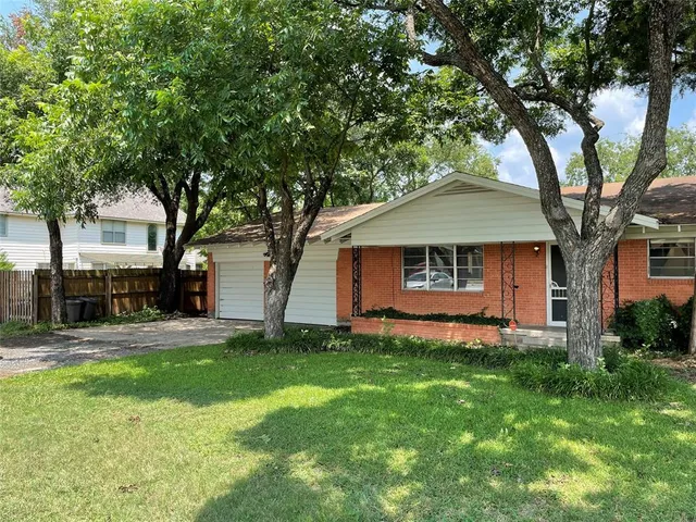 $1,595 | 202 North 5th Street, Midlothian, TX 76065