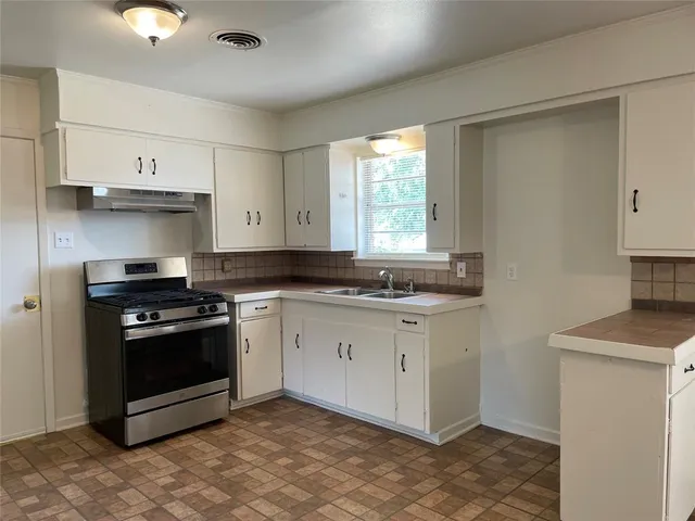 $1,595 | 202 North 5th Street, Midlothian, TX 76065