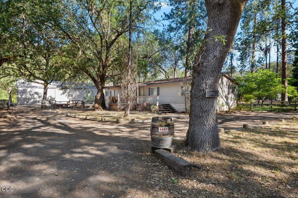 1401 Upper River Road Gold Hill, OR 97525 - Photo 2 of 12 Gallery Image 2
