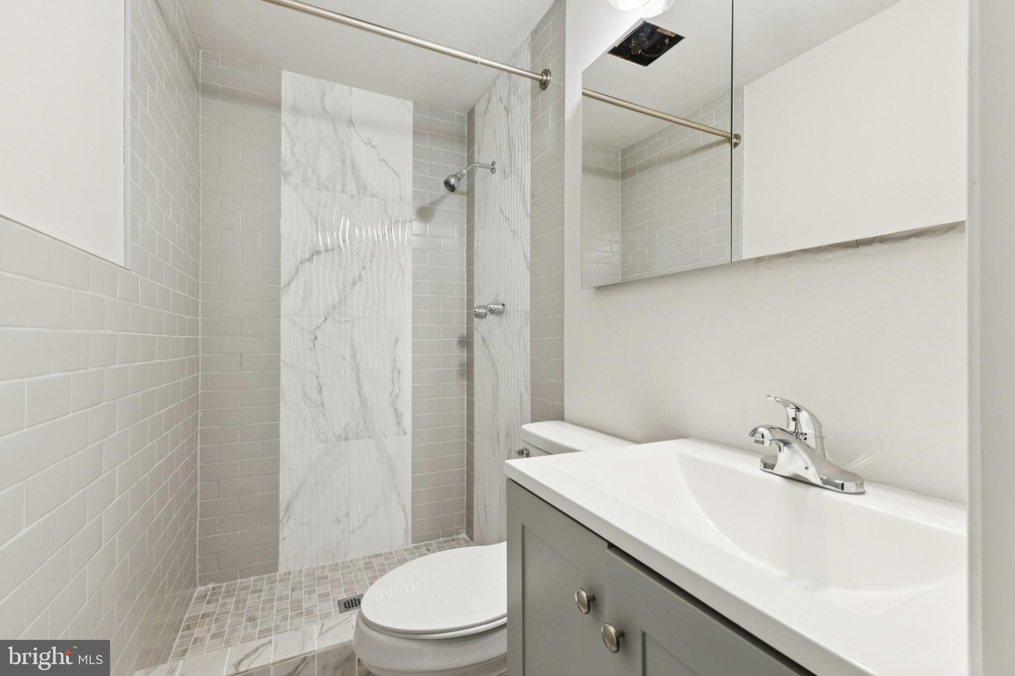 28 Ridgemore Circle Fredericksburg, VA 22405 - Photo 18 of 34 a bathroom with a sink toilet and shower