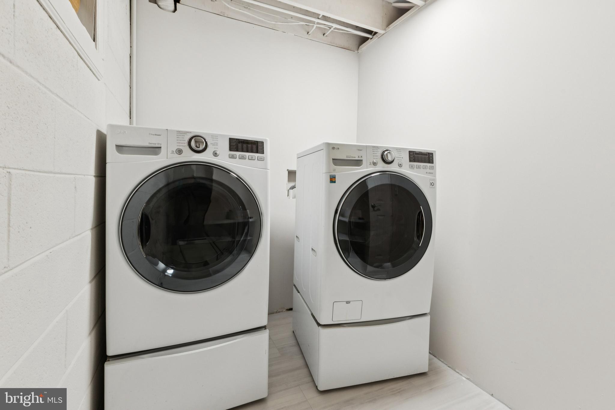 28 Ridgemore Circle Fredericksburg, VA 22405 - Photo 24 of 34 a utility room with dryer and washer