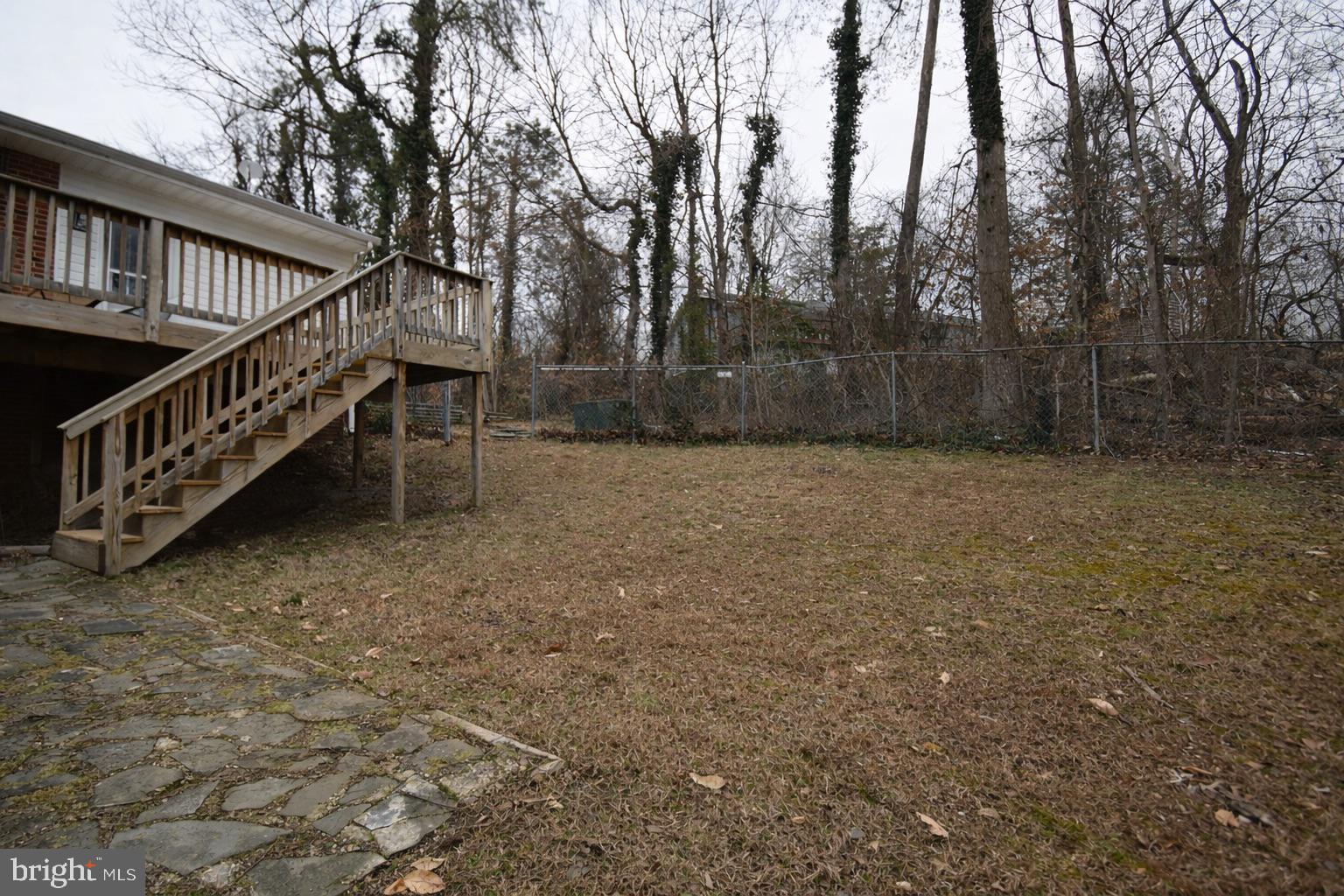 28 Ridgemore Circle Fredericksburg, VA 22405 - Photo 31 of 34 a view of entryway with wooden fence