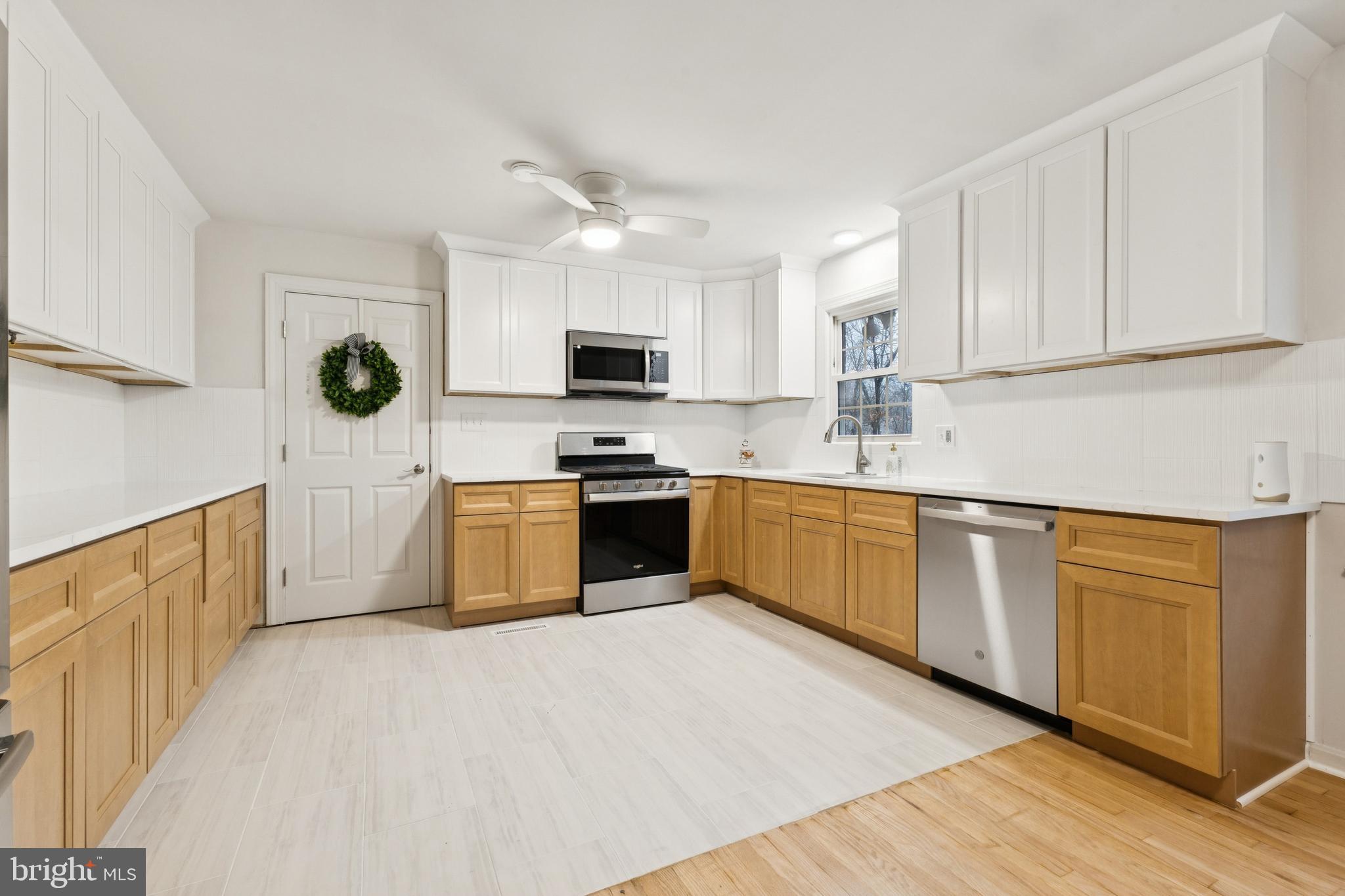 28 Ridgemore Circle Fredericksburg, VA 22405 - Photo 6 of 34 a kitchen with stainless steel appliances a sink a stove top oven a counter space and cabinets