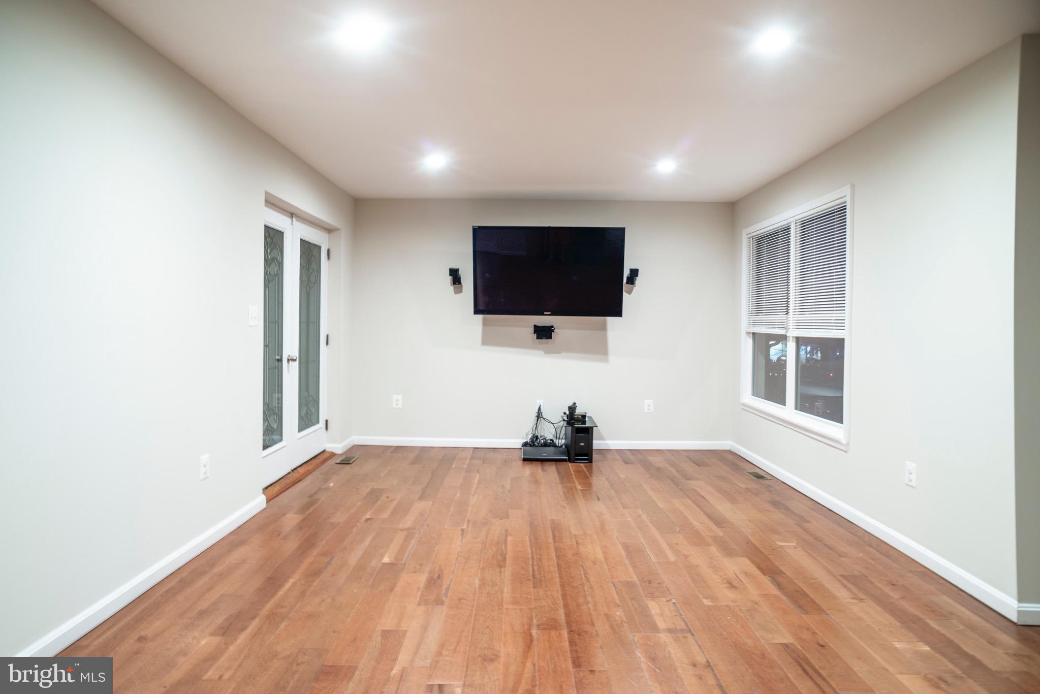 6401 Sherwood Road Baltimore, MD 21239 - Photo 12 of 49