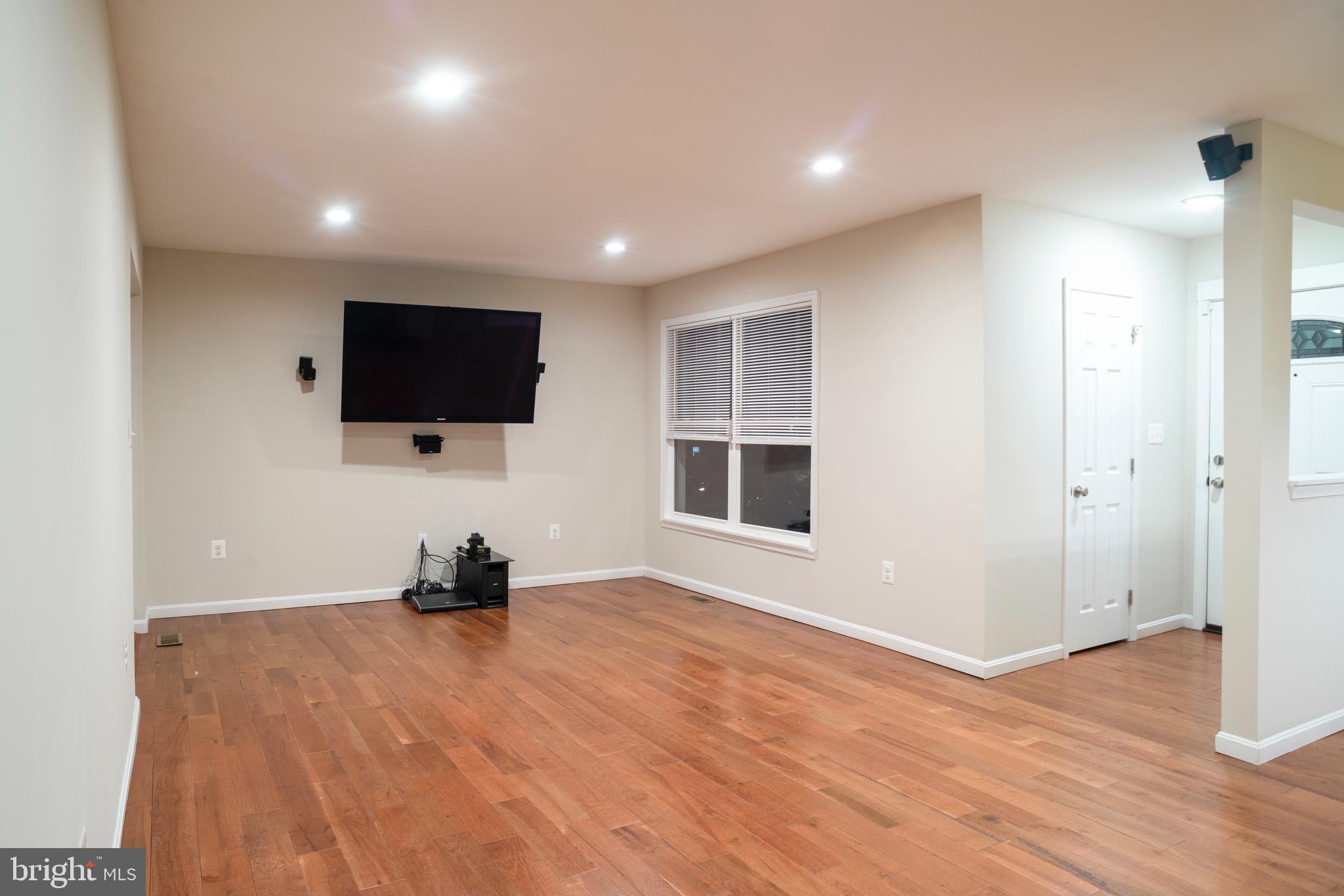 6401 Sherwood Road Baltimore, MD 21239 - Photo 13 of 49