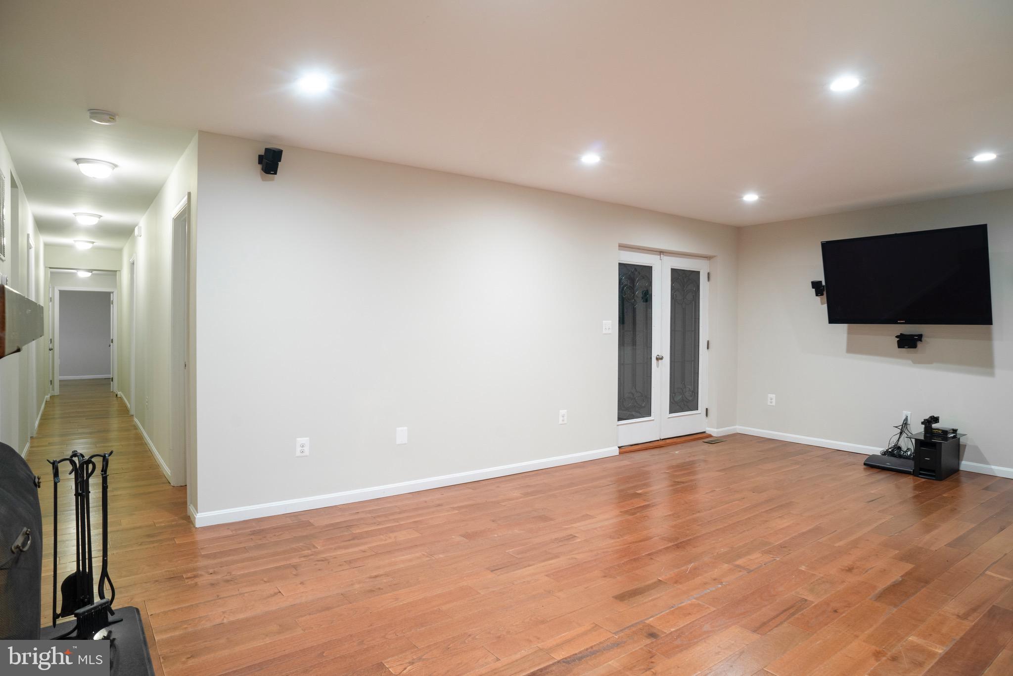 6401 Sherwood Road Baltimore, MD 21239 - Photo 15 of 49