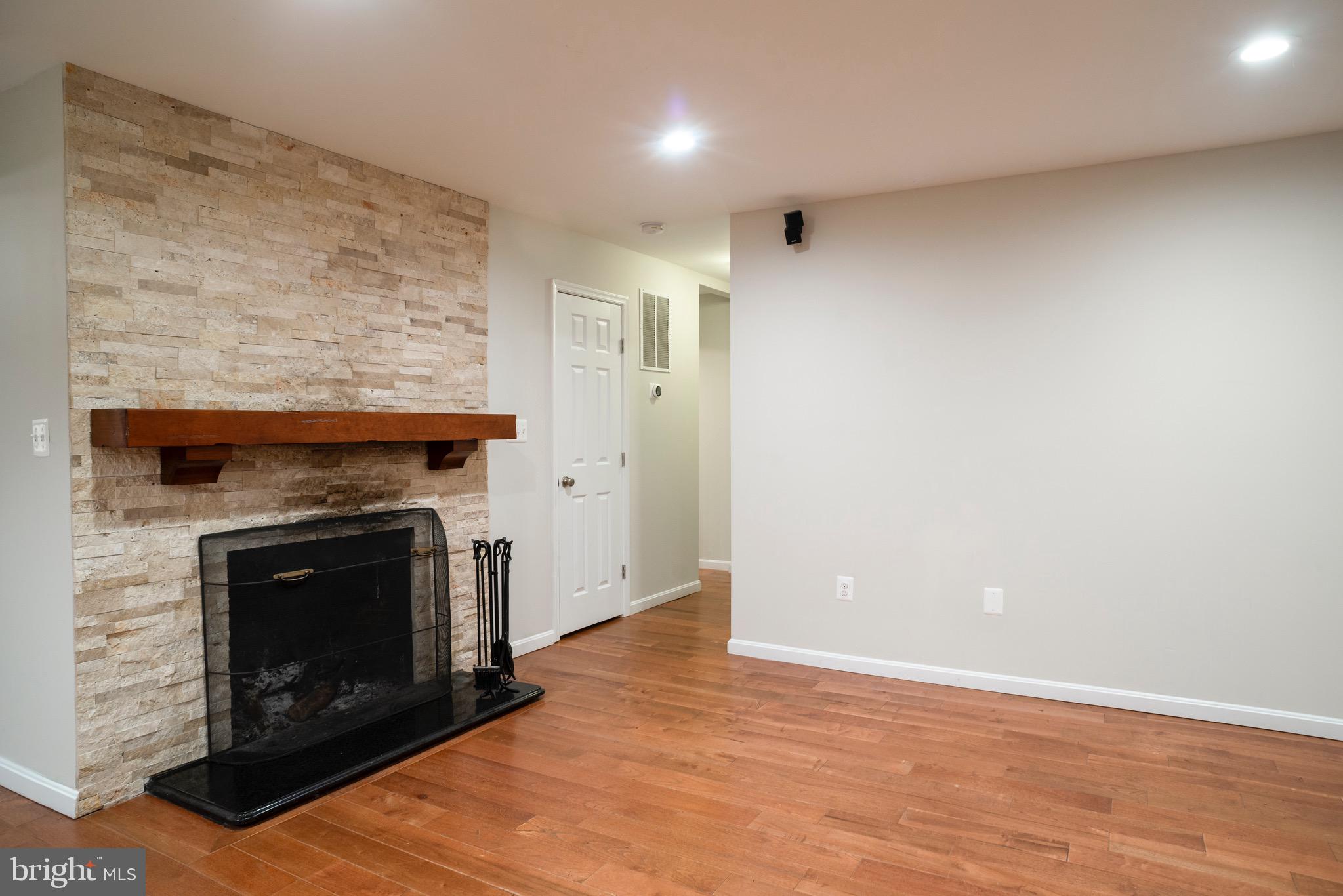 6401 Sherwood Road Baltimore, MD 21239 - Photo 16 of 49