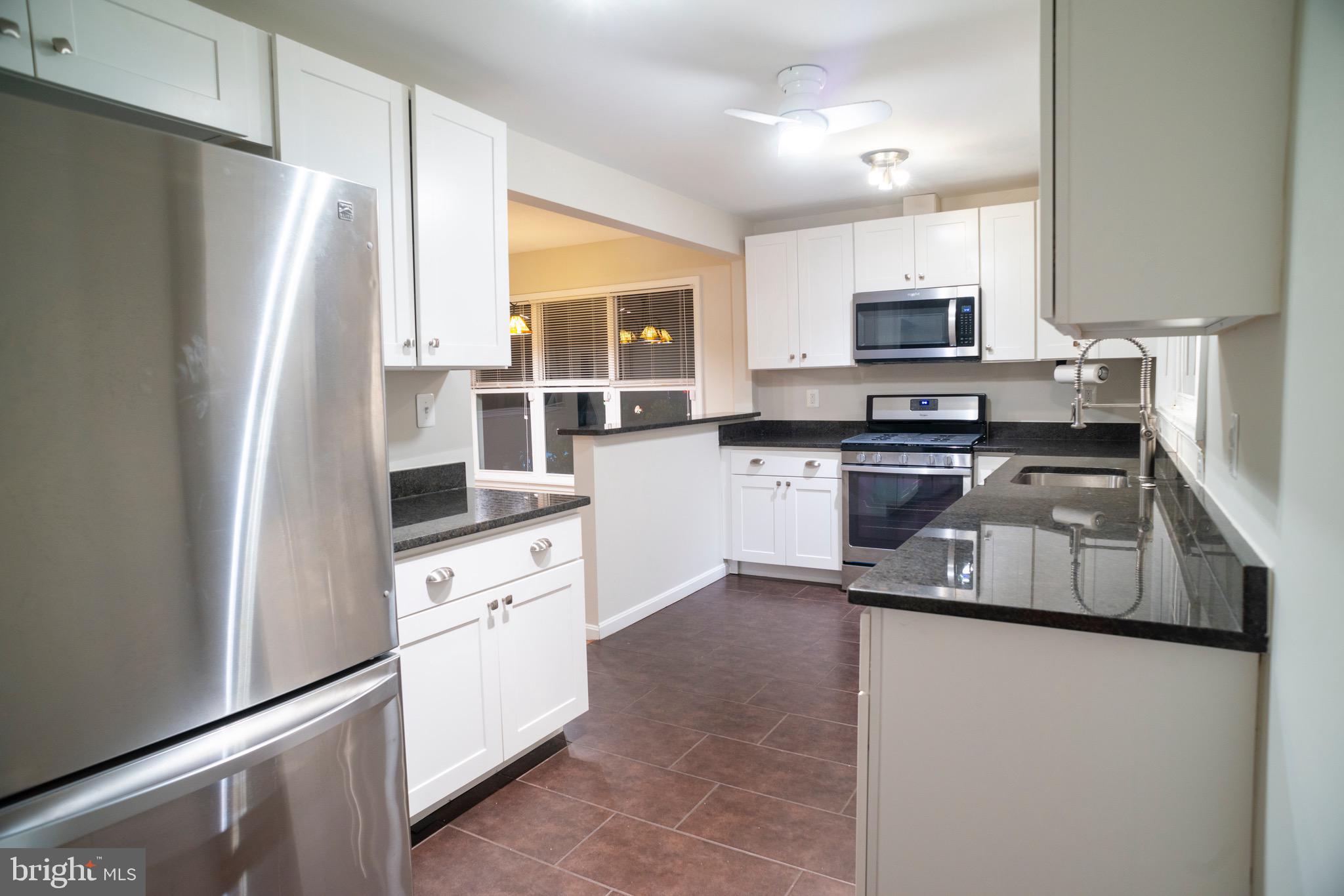 6401 Sherwood Road Baltimore, MD 21239 - Photo 3 of 49