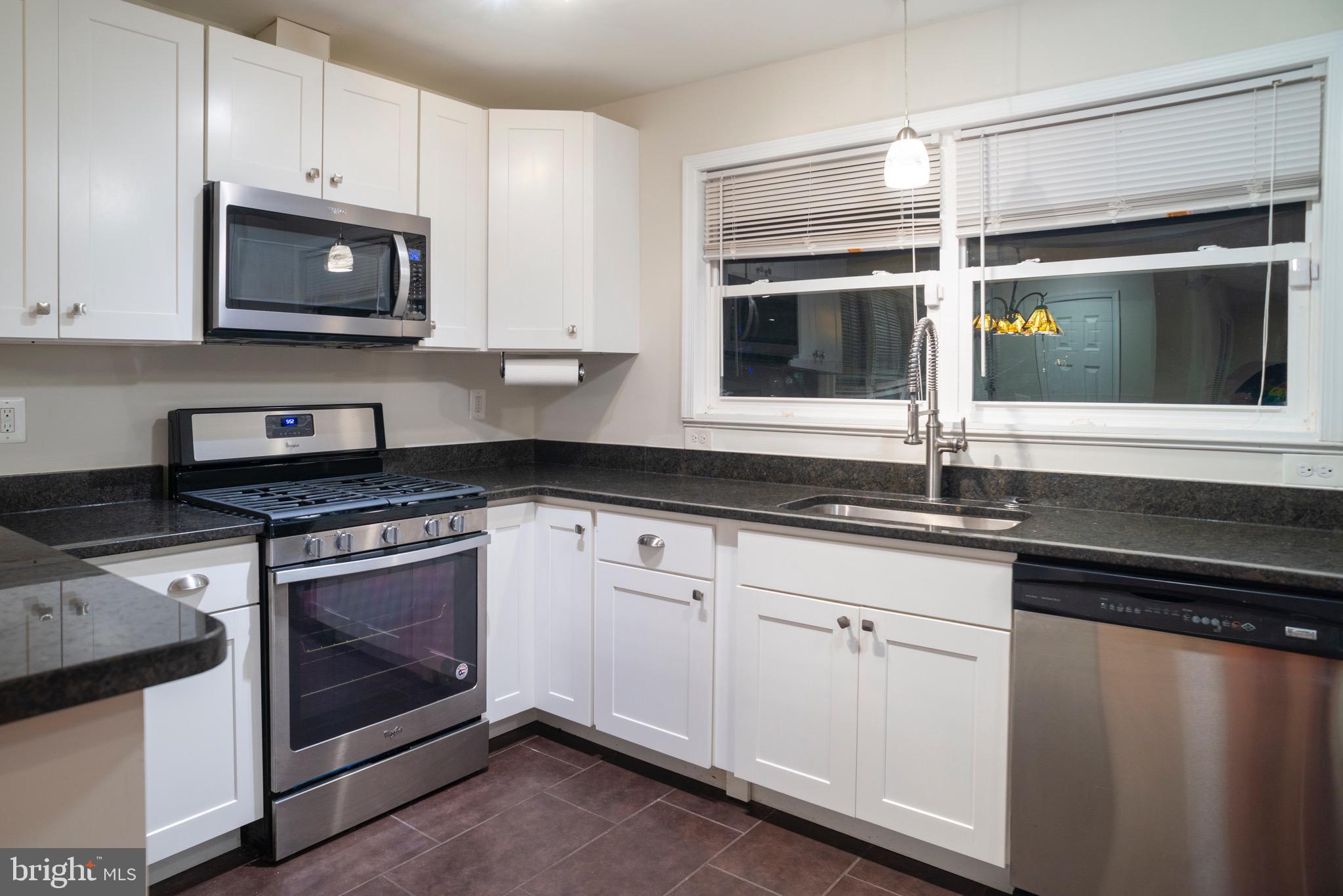 6401 Sherwood Road Baltimore, MD 21239 - Photo 6 of 49