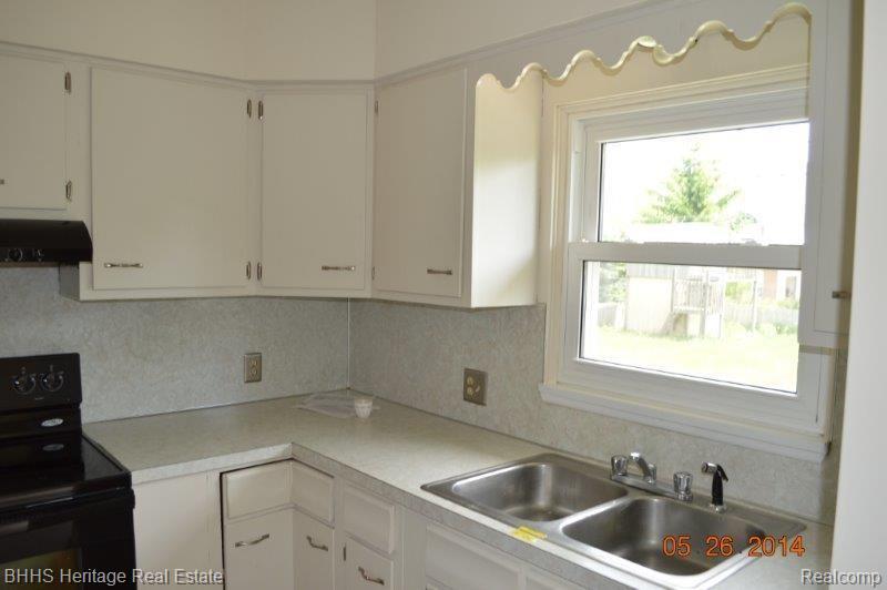 1866 Byron Road Howell, MI 48855 - Photo 9 of 28 38192.jpg