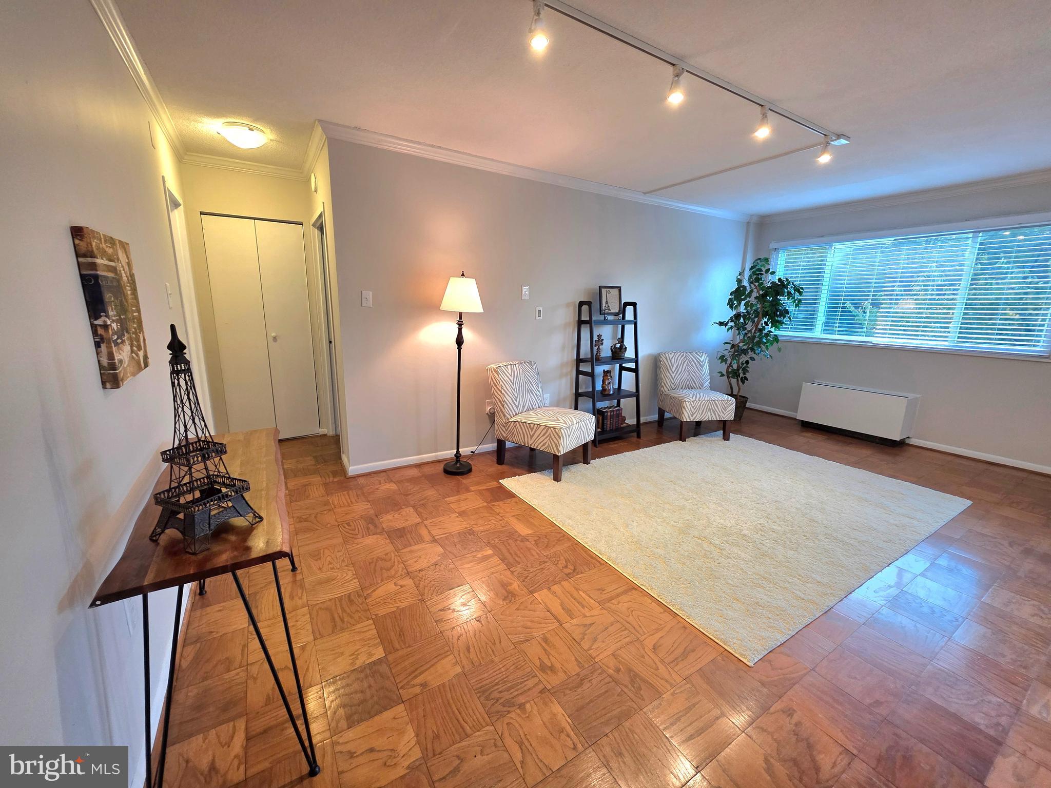 2059 Huntington Avenue, Unit 312 Alexandria, VA 22303 - Photo 12 of 33 Living area