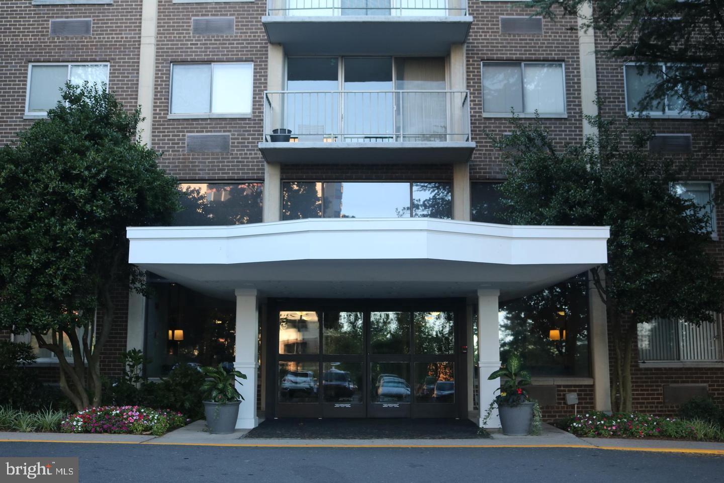 2059 Huntington Avenue, Unit 312 Alexandria, VA 22303 - Photo 21 of 33 Hunting Creek Club entry