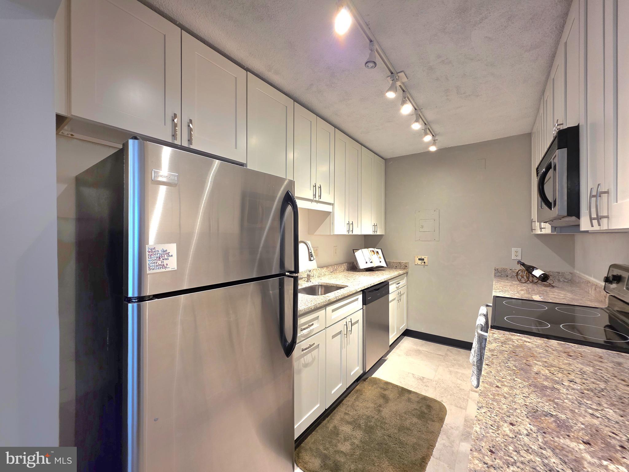 2059 Huntington Avenue, Unit 312 Alexandria, VA 22303 - Photo 7 of 33 Kitchen