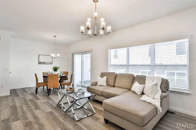 $2,375 | 128 Ripple Crk Drive, Lake St. Louis, MO 63367