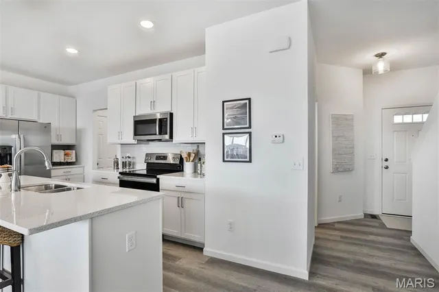 $2,375 | 128 Ripple Crk Drive, Lake St. Louis, MO 63367