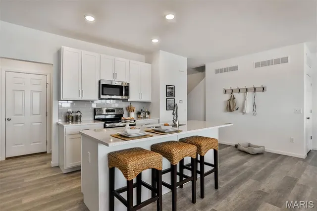 $2,375 | 128 Ripple Crk Drive, Lake St. Louis, MO 63367