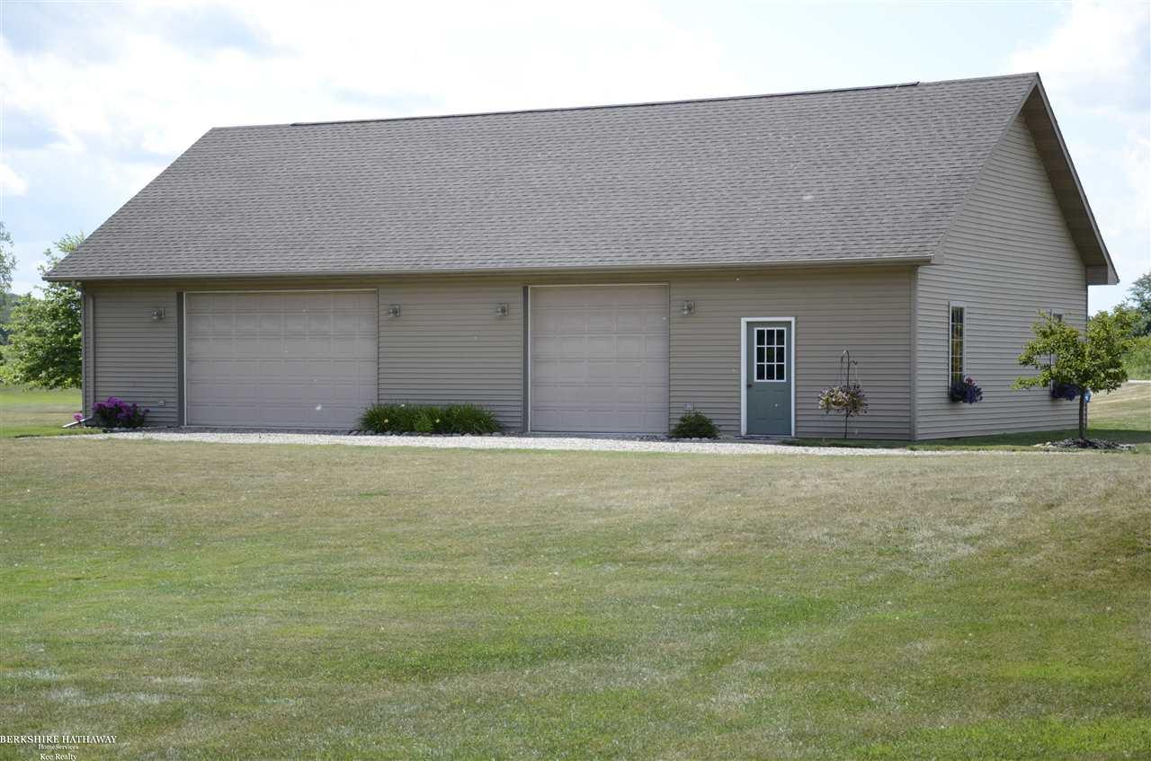 6364 Fox Ridge Almont, MI 48003 - Photo 9 of 38 31390303-8.JPG