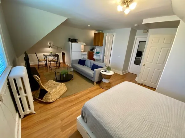 $2,000 | 96 Rhode Island Avenue, Unit 6, Newport, RI 02840