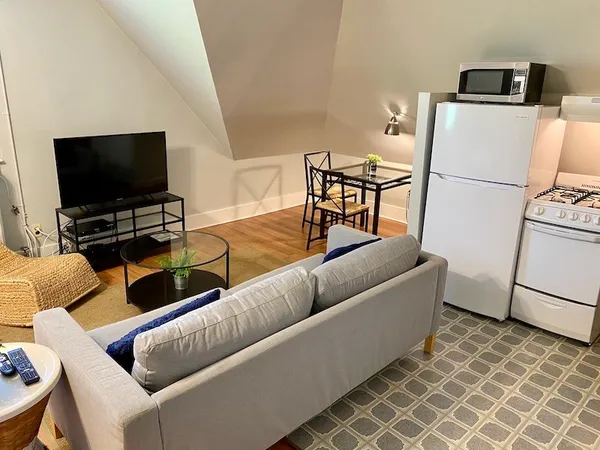 $2,000 | 96 Rhode Island Avenue, Unit 6, Newport, RI 02840