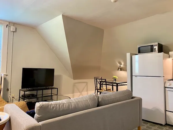 $2,000 | 96 Rhode Island Avenue, Unit 6, Newport, RI 02840