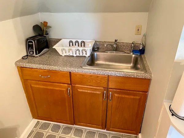 $2,000 | 96 Rhode Island Avenue, Unit 6, Newport, RI 02840