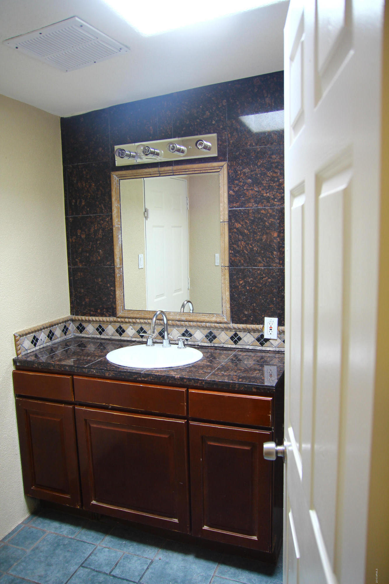 1940 East Monte Vista Road Phoenix, AZ 85006 - Photo 17 of 26 Gallery Image 17