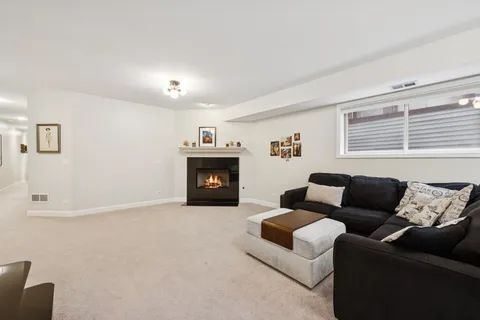 $450,000 | 5617 West Lawrence Avenue, Unit 1, Chicago, IL 60630