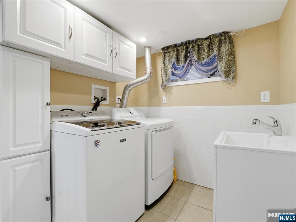 768 East 25th Street Paterson, NJ 07504 - Photo 7 of 29 a bathroom with a sink and a mirror