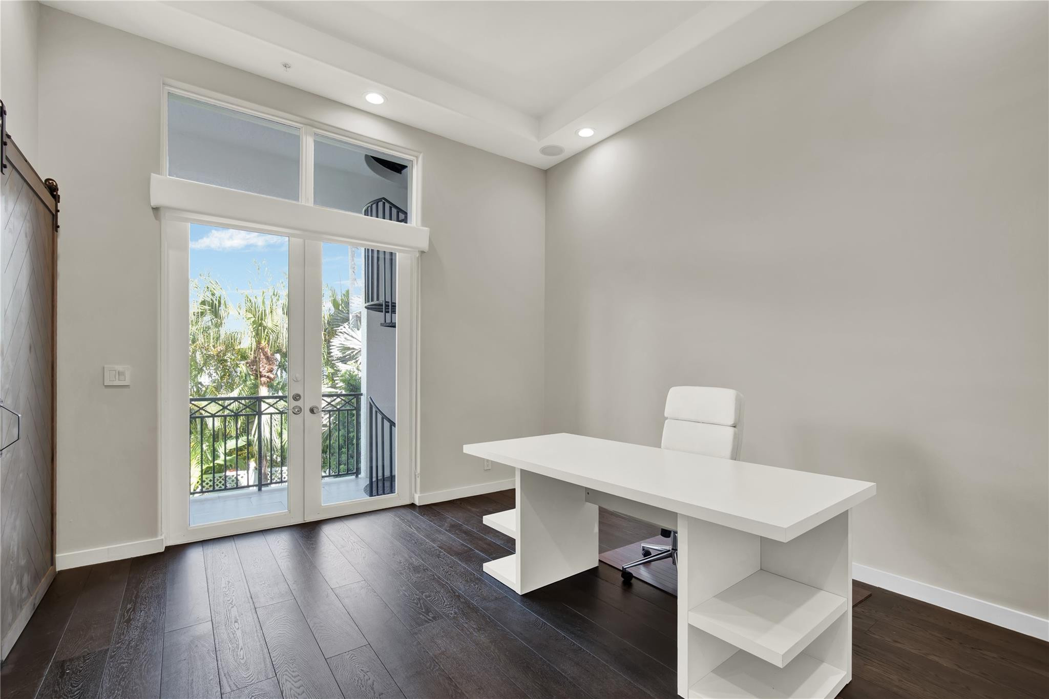 425 North Ocean Boulevard, Unit 3 Boca Raton, FL 33432 - Photo 34 of 69 a view of entryway with furniture and wooden floor