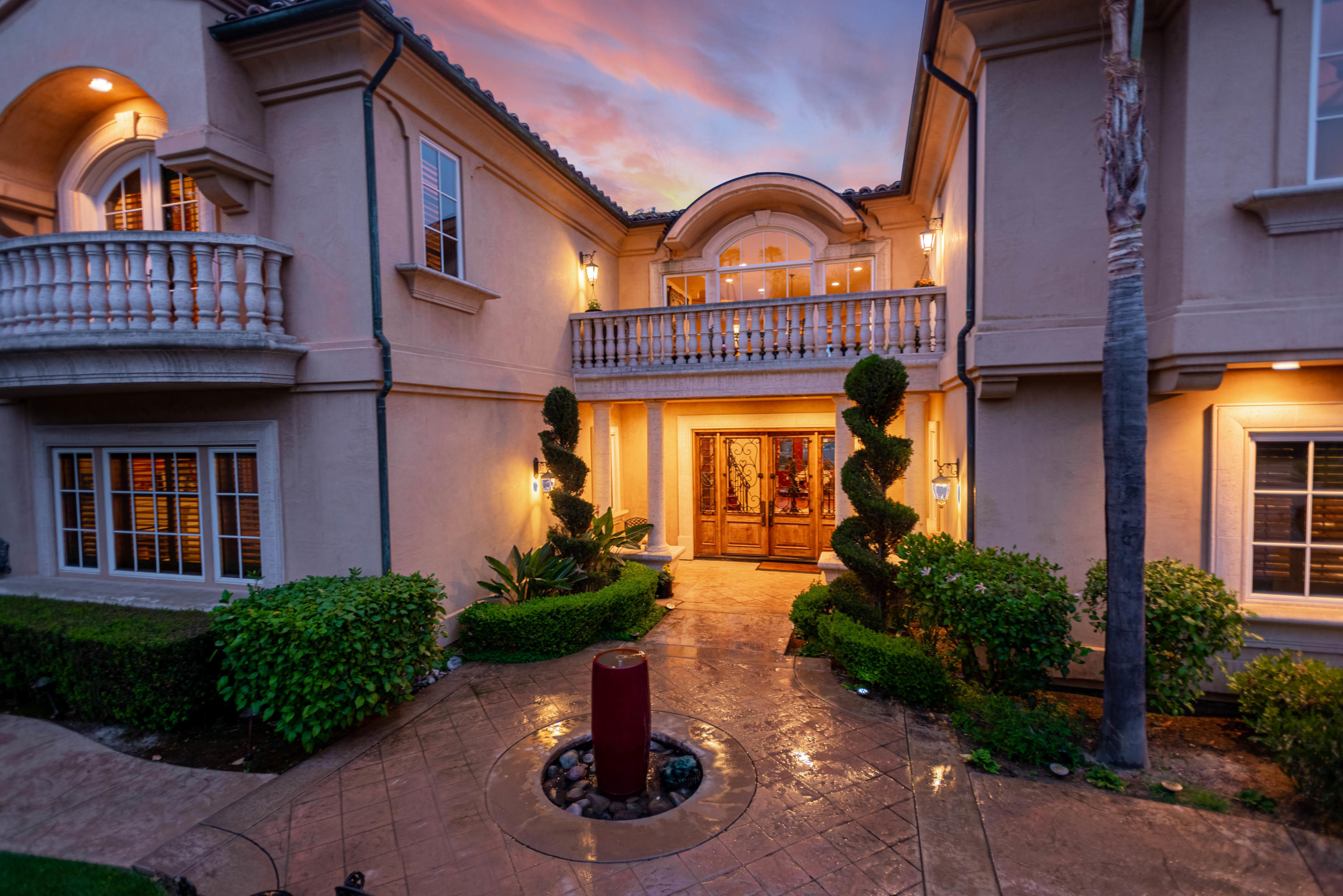 1185 Corte Barroso Camarillo, CA 93010 - Photo 2 of 75 1185CorteBarroso 132 copy