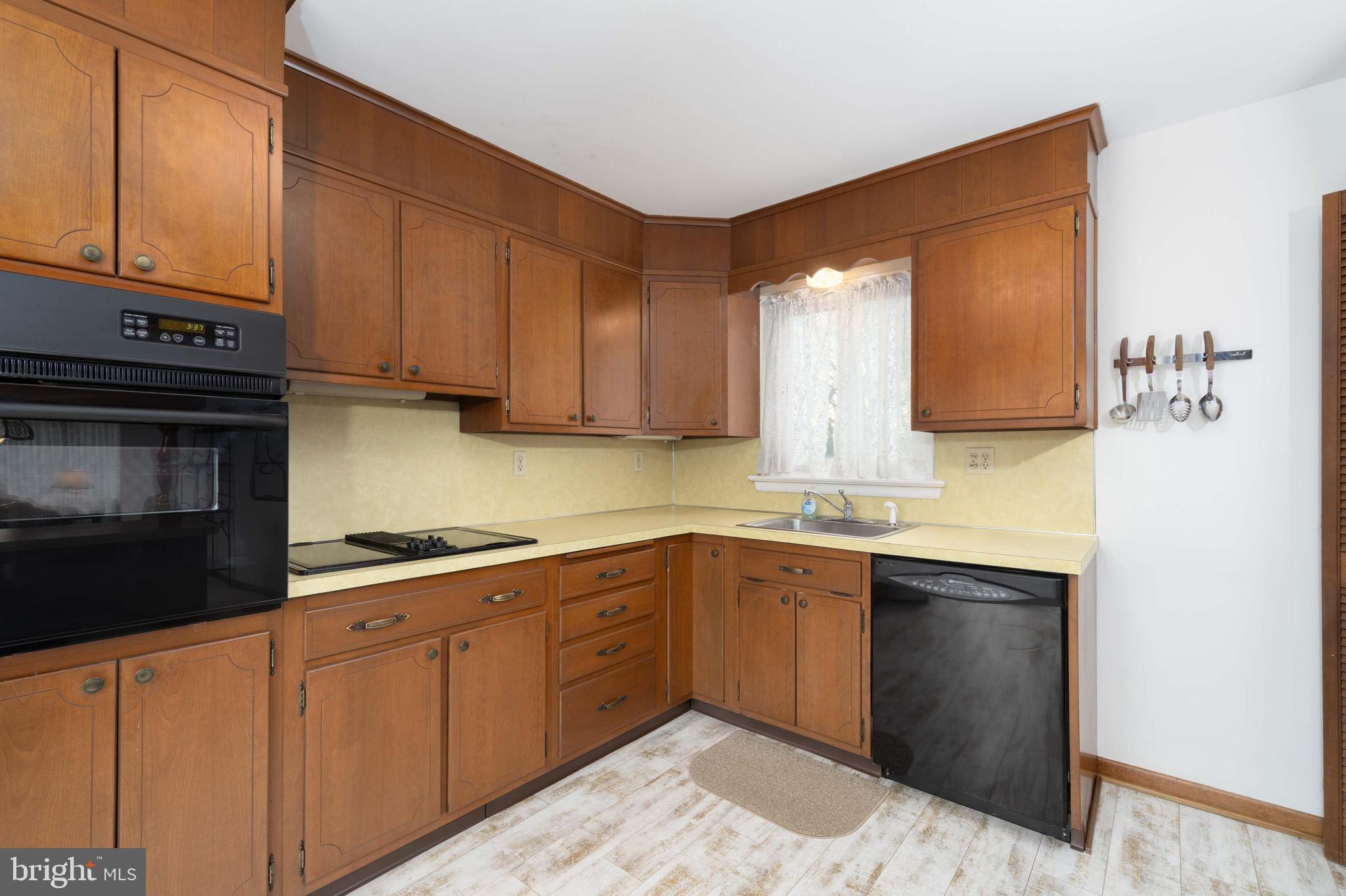 3881 Elder Road Harrisburg, PA 17111 - Photo 13 of 34 a kitchen with a sink and cabinets